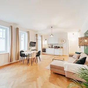 the-15s-apartments.vienna-besthotels.com/